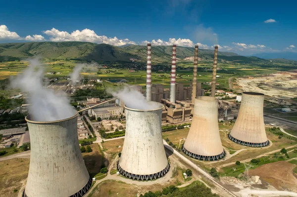 Luftaufnahme Der Anlage Zur Erzeugung Elektrischer Energie Mit Großen Rohren — Stockfoto