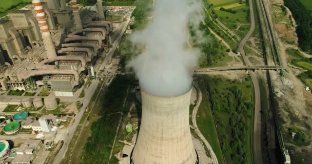 Volando Sobre Planta Produciendo Energía Eléctrica Con Tuberías Grandes Kozani — Vídeos de Stock