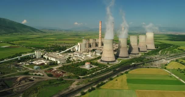 Volando Sobre Planta Produciendo Energía Eléctrica Con Tuberías Grandes Kozani — Vídeos de Stock