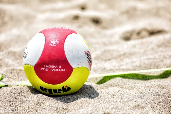 Tesalónica Grecia Junio 2018 Primer Plano Pelota Voleibol Playa Durante — Foto de Stock