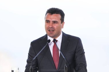 Prespes - Yunanistan, 17 Haziran 2018: Makedonya Başbakanı Zoran Zaev konuşmak Makedonya'nın Psarades köyü yeni adı için bir imzalama anlaşması sırasında
