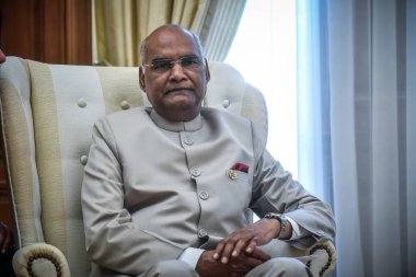 Atina - Yunanistan, 18 Haziran 2018: Yunanistan'ın Başbakanı Alexis Tsipras, yaptıkları toplantıda Atina, Yunanistan, Hindistan Cumhurbaşkanı Ram Nath Kovind (R) dinler