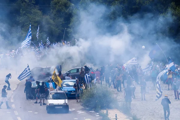 Pisoderi Grekland Juli 2018 Protestors Holding Grekiska Flaggor Kollidera Med — Stockfoto