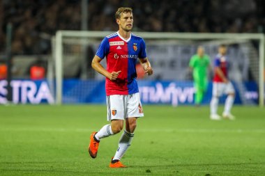 Thessaloniki, Yunanistan - 24 Temmuz 2018: Oyuncu, Basel Fabian Frei eylem Uefa Şampiyonlar Ligi ikinci ön eleme turu sırasında 1 Paok rakip Basel maçı Toumba Stadı'nda oynanan
