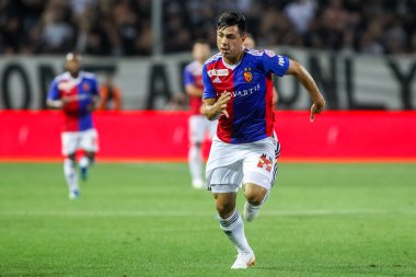 Thessaloniki, Yunanistan - 24 Temmuz 2018: Oyuncu, Basel Blas Riveros eylem Uefa Şampiyonlar Ligi ikinci ön eleme turu sırasında 1 Paok rakip Basel maçı Toumba Stadı'nda oynanan