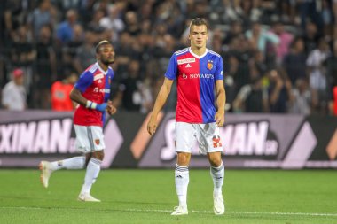 Thessaloniki, Yunanistan - 24 Temmuz 2018: Oyuncu, Basel Kevin Bua eylem Uefa Şampiyonlar Ligi ikinci ön eleme turu sırasında 1 Paok rakip Basel maçı Toumba Stadı'nda oynanan