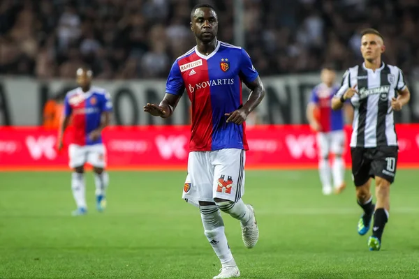 Thessaloniki, Yunanistan - 24 Temmuz 2018: Oyuncu, Basel Eder Balanta eylem Uefa Şampiyonlar Ligi ikinci ön eleme turu sırasında 1 Paok rakip Basel maçı Toumba Stadı'nda oynanan