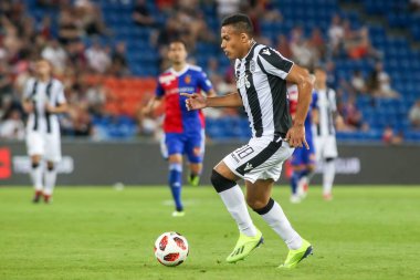 Basel, İsviçre - 1 Ağustos 2018: Oyuncu, Paok Leo Jaba eylem Paok rakip arasındaki Uefa Şampiyonlar Ligi maç sırasında Basel St. Jakob-Park Stadı'nda oynanan