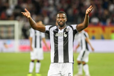 Basel, İsviçre - 1 Ağustos 2018: Oyuncu, Paok Fernando Varela eylem Paok rakip arasındaki Uefa Şampiyonlar Ligi maç sırasında Basel St. Jakob-Park Stadı'nda oynanan