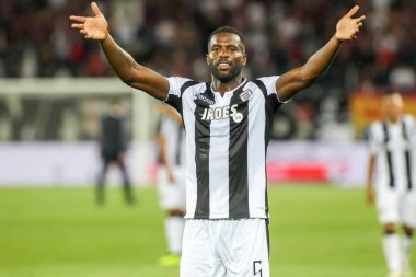 Basel, İsviçre - 1 Ağustos 2018: Oyuncu, Paok Fernando Varela eylem Paok rakip arasındaki Uefa Şampiyonlar Ligi maç sırasında Basel St. Jakob-Park Stadı'nda oynanan