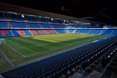 Basel, İsviçre - 31 Temmuz 2018: Paok rakip Basel arasında Uefa Şampiyonlar Ligi maç önce boş St. Jakob-Park Stadyumu, iç görünümü 