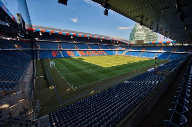 Basel, İsviçre - 31 Temmuz 2018: Paok rakip Basel arasında Uefa Şampiyonlar Ligi maç önce boş St. Jakob-Park Stadyumu, iç görünümü 