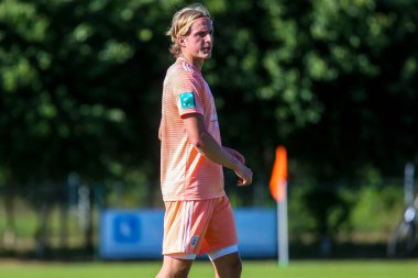 Horst, Hollanda - 29 Haziran 2018: Oyuncu, Rsc Anderlecht Sebastiaan Bornauw eylem sırasında dostu maç Rsc Anderlecht Rakip Paok Sport Park spor Swolgen Tienray 