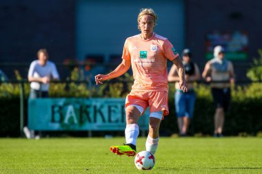 Horst, Hollanda - 29 Haziran 2018: Oyuncu, Rsc Anderlecht Sebastiaan Bornauw eylem sırasında dostu maç Rsc Anderlecht Rakip Paok Sport Park spor Swolgen Tienray 