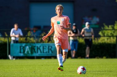 Horst, Hollanda - 29 Haziran 2018: Oyuncu, Rsc Anderlecht Sebastiaan Bornauw eylem sırasında dostu maç Rsc Anderlecht Rakip Paok Sport Park spor Swolgen Tienray 