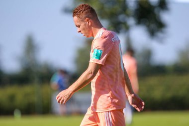 Horst, Hollanda - 29 Haziran 2018: Oyuncu, Rsc Anderlecht Adrien Trebel eylem sırasında dostu maç Rsc Anderlecht Rakip Paok Sport Park spor Swolgen Tienray 