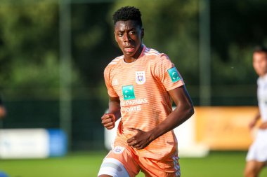 Horst, Hollanda - 29 Haziran 2018: Oyuncu, Rsc Anderlecht Albert Sambi Lokonga dostluk maçı Rsc Anderlecht Rakip Paok sporda sırasında eylem park spor Swolgen Tienray 