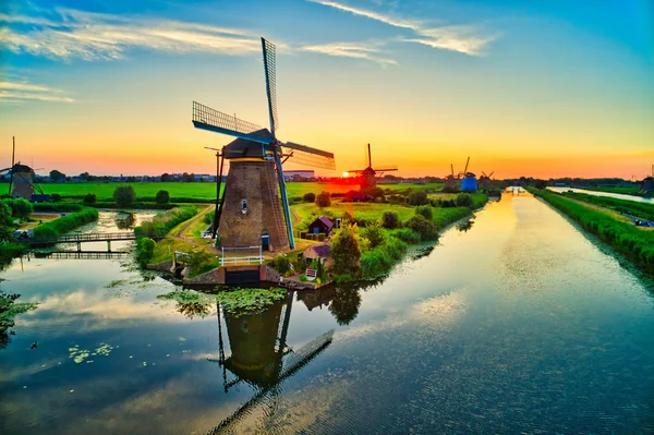 Luchtfoto Van Traditionele Windmolens Bij Zonsondergang Kinderdijk Nederland Deze Windmolens — Stockfoto