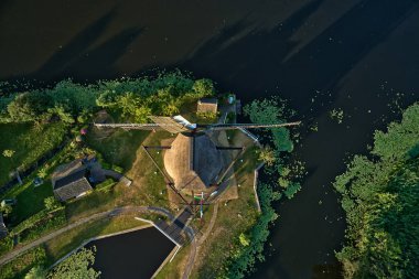 Geleneksel yel değirmenleri doğal, Hollanda hava görünümünü. Bu sistem 19 yel değirmenleri, yaklaşık 1740 inşa edilmiştir ve Unesco mirası.