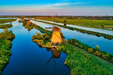 Geleneksel yel değirmenleri doğal, Hollanda hava görünümünü. Bu sistem 19 yel değirmenleri, yaklaşık 1740 inşa edilmiştir ve Unesco mirası.