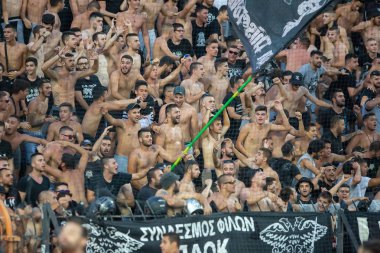 Thessaloniki, Yunanistan - 8 Ağustos 2018: Görünüm tam stadyumun arkasında Uefa Şampiyonlar Ligi üçüncü, Paok rakip Spartak Moskova Toumba Stadyumu'nda arasında ön eleme turu sırasında hayranları