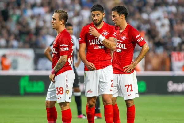Thessaloniki, Yunanistan - 8 Ağustos 2018: Oyuncu Spartak Andrei Eschenko(L) ve Samuel Gigot(R) Uefa Şampiyonlar Ligi üçüncü, Paok rakip Spartak Moskova arasında ön eleme turu sırasında eylem 