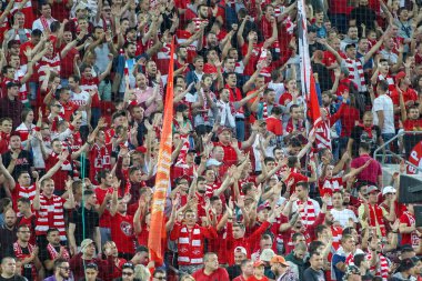 Moskova, Rusya - 14 Ağustos 2018: Uefa Şampiyonlar Ligi üçüncü, Fc Spartak Moskova Rakip Paok Otkritie Arena arasında ön eleme turu sırasında onların takım için kutluyor Spartak hayranları