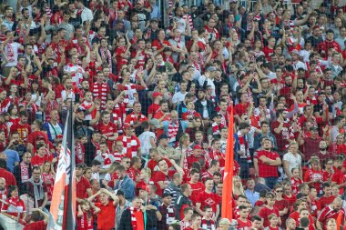 Moskova, Rusya - 14 Ağustos 2018: Uefa Şampiyonlar Ligi üçüncü, Fc Spartak Moskova Rakip Paok Otkritie Arena arasında ön eleme turu sırasında onların takım için kutluyor Spartak hayranları
