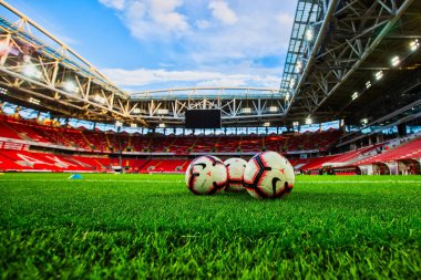 Moskova, Rusya - 13 Ağustos 2018: topları Uefa Şampiyonlar Ligi üçüncü, Paok Fc Spartak Moskova rakip arasında ön eleme turu önce boş alanda Otkritie Arena 
