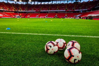 Moskova, Rusya - 13 Ağustos 2018: topları Uefa Şampiyonlar Ligi üçüncü, Paok Fc Spartak Moskova rakip arasında ön eleme turu önce boş alanda Otkritie Arena 