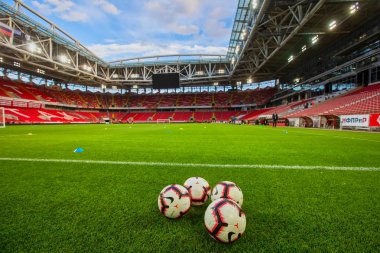Moskova, Rusya - 13 Ağustos 2018: topları Uefa Şampiyonlar Ligi üçüncü, Paok Fc Spartak Moskova rakip arasında ön eleme turu önce boş alanda Otkritie Arena 