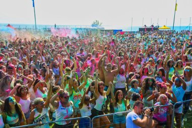 Thessaloniki, Yunanistan - 2 Eylül 2018: Tanımlanamayan insanların kalabalıklar 