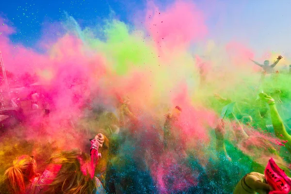 Thessaloniki Greece September 2018 Crowds Unidentified People Throw Colour Powder — Stock Photo, Image