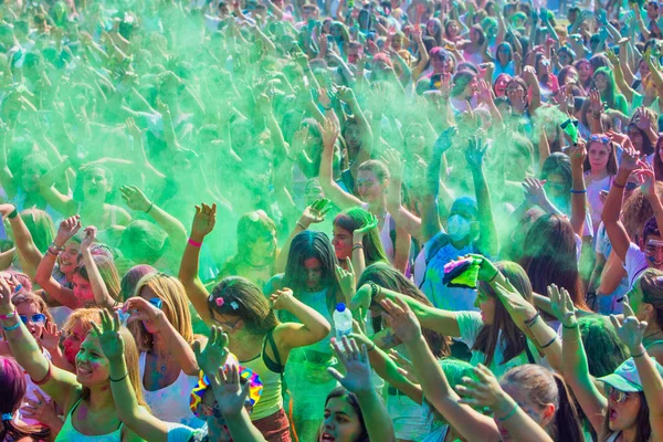 Thessaloniki, Yunanistan - 2 Eylül 2018: Tanımlanamayan insanların kalabalıklar 