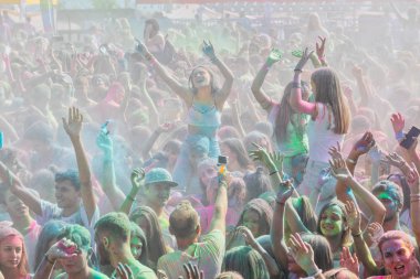 Thessaloniki, Yunanistan - 2 Eylül 2018: Tanımlanamayan insanların kalabalıklar 