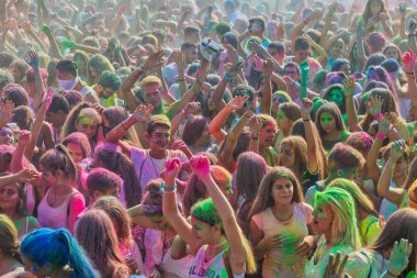 Thessaloniki, Yunanistan - 2 Eylül 2018: Tanımlanamayan insanların kalabalıklar 