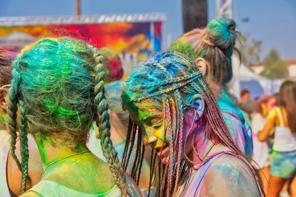 Thessaloniki Greece September 2018 Crowds Unidentified People Throw Colour Powder — Stock Photo, Image