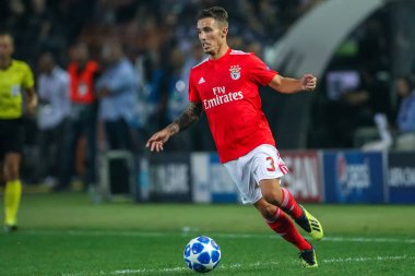 Thessaloniki, Yunanistan - 29 Ağustos 2018: Oyuncu, Benfica Alex Grimaldo Uefa Şampiyonlar Ligi Play-off mücadelesi sırasında eylem, 2 bacak Paok vs Fc Benfica Toumba Stadı'nda oynanan