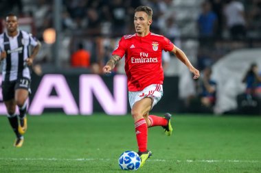 Thessaloniki, Yunanistan - 29 Ağustos 2018: Oyuncu, Benfica Alex Grimaldo Uefa Şampiyonlar Ligi Play-off mücadelesi sırasında eylem, 2 bacak Paok vs Fc Benfica Toumba Stadı'nda oynanan