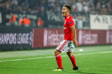 Thessaloniki, Yunanistan - 29 Ağustos 2018: Oyuncu, Benfica Alex Grimaldo Uefa Şampiyonlar Ligi Play-off mücadelesi sırasında eylem, 2 bacak Paok vs Fc Benfica Toumba Stadı'nda oynanan