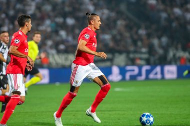 Thessaloniki, Yunanistan - 29 Ağustos 2018: Oyuncu, Benfica Ljubomir Fejsa eylem Uefa Şampiyonlar Ligi Play-off mücadelesi sırasında 2 bacak Paok vs Fc Benfica Toumba Stadı'nda oynanan