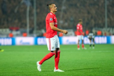 Thessaloniki, Yunanistan - 29 Ağustos 2018: Oyuncu, Benfica Ljubomir Fejsa eylem Uefa Şampiyonlar Ligi Play-off mücadelesi sırasında 2 bacak Paok vs Fc Benfica Toumba Stadı'nda oynanan
