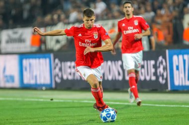 Thessaloniki, Yunanistan - 29 Ağustos 2018: Oyuncu, Benfica Ruben Dias eylem Uefa Şampiyonlar Ligi Play-off mücadelesi sırasında 2 bacak Paok vs Fc Benfica Toumba Stadı'nda oynanan