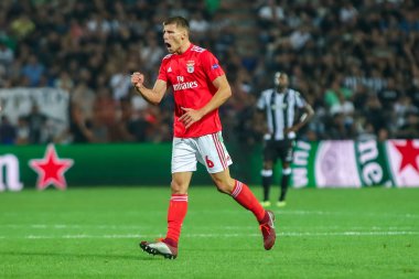 Thessaloniki, Yunanistan - 29 Ağustos 2018: Oyuncu, Benfica Ruben Dias eylem Uefa Şampiyonlar Ligi Play-off mücadelesi sırasında 2 bacak Paok vs Fc Benfica Toumba Stadı'nda oynanan