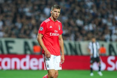 Thessaloniki, Yunanistan - 29 Ağustos 2018: Oyuncu, Benfica Ruben Dias eylem Uefa Şampiyonlar Ligi Play-off mücadelesi sırasında 2 bacak Paok vs Fc Benfica Toumba Stadı'nda oynanan