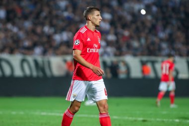 Thessaloniki, Yunanistan - 29 Ağustos 2018: Oyuncu, Benfica Ruben Dias eylem Uefa Şampiyonlar Ligi Play-off mücadelesi sırasında 2 bacak Paok vs Fc Benfica Toumba Stadı'nda oynanan
