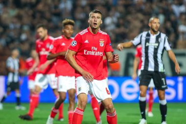 Thessaloniki, Yunanistan - 29 Ağustos 2018: Oyuncu, Benfica Ruben Dias eylem Uefa Şampiyonlar Ligi Play-off mücadelesi sırasında 2 bacak Paok vs Fc Benfica Toumba Stadı'nda oynanan
