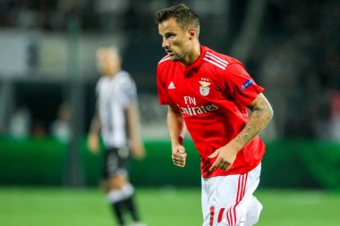 Thessaloniki, Yunanistan - 29 Ağustos 2018: Oyuncu, Benfica Haris Seferovic Uefa Şampiyonlar Ligi Play-off mücadelesi sırasında eylem, 2 bacak Paok vs Fc Benfica Toumba Stadı'nda oynanan