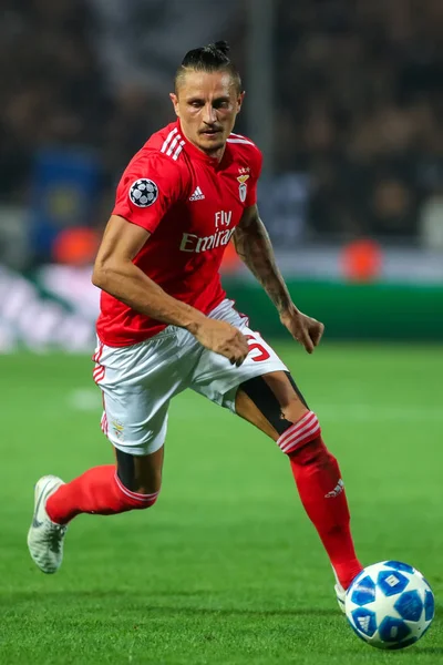 Thessaloniki, Yunanistan - 29 Ağustos 2018: Oyuncu, Benfica Ljubomir Fejsa eylem Uefa Şampiyonlar Ligi Play-off mücadelesi sırasında 2 bacak Paok vs Fc Benfica Toumba Stadı'nda oynanan