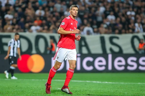 Thessaloniki, Yunanistan - 29 Ağustos 2018: Oyuncu, Benfica Ruben Dias eylem Uefa Şampiyonlar Ligi Play-off mücadelesi sırasında 2 bacak Paok vs Fc Benfica Toumba Stadı'nda oynanan